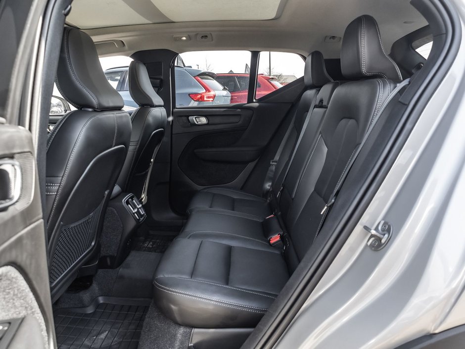 2025 Volvo XC40 Plus Dark Theme-27