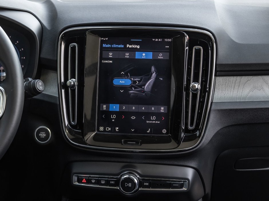 2025 Volvo XC40 Plus Dark Theme-29