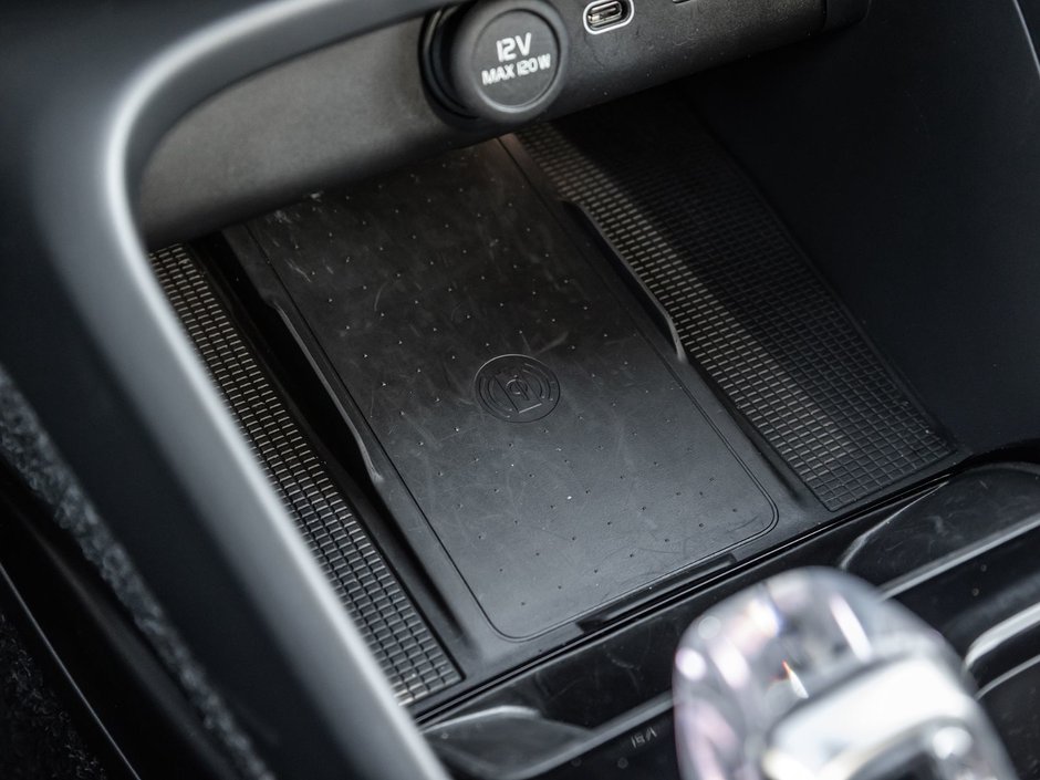 2025 Volvo XC40 Plus Dark Theme-19