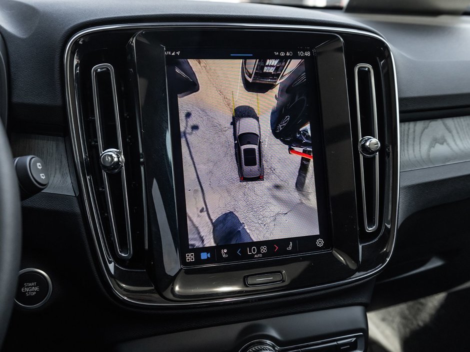 2025 Volvo XC40 Plus Dark Theme-15