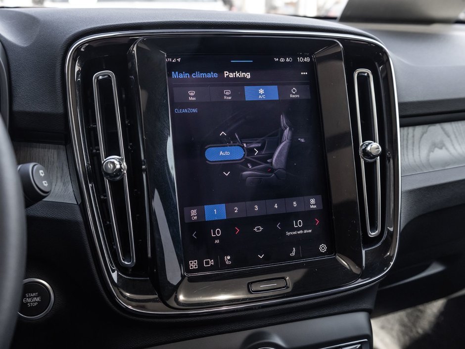 2025 Volvo XC40 Plus Dark Theme-23