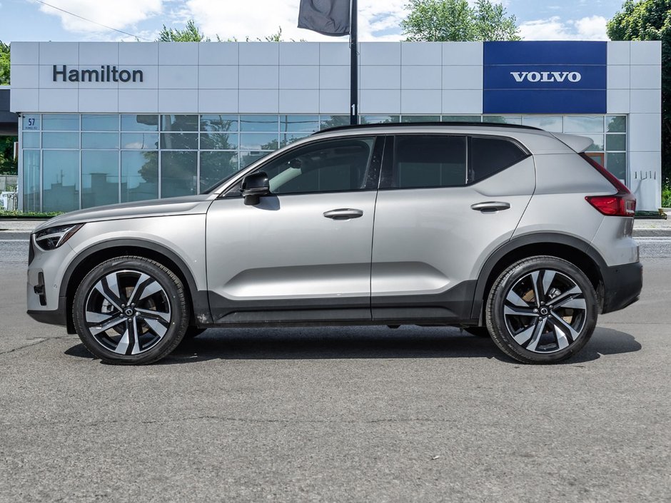 2025 Volvo XC40 Plus Dark Theme-2