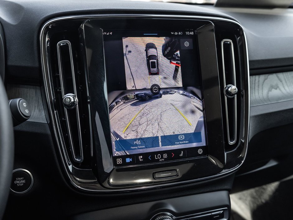 2025 Volvo XC40 Plus Dark Theme-14