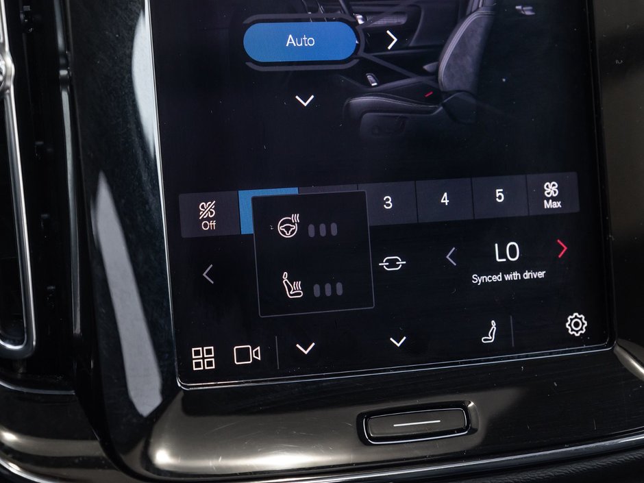 2025 Volvo XC40 Plus Dark Theme-24