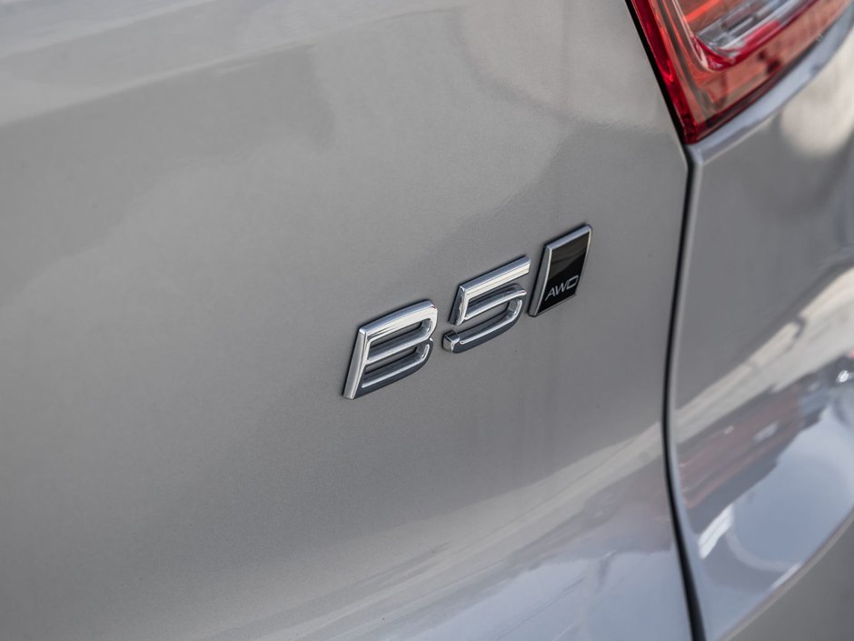 2025 Volvo XC40 Plus Dark Theme-7