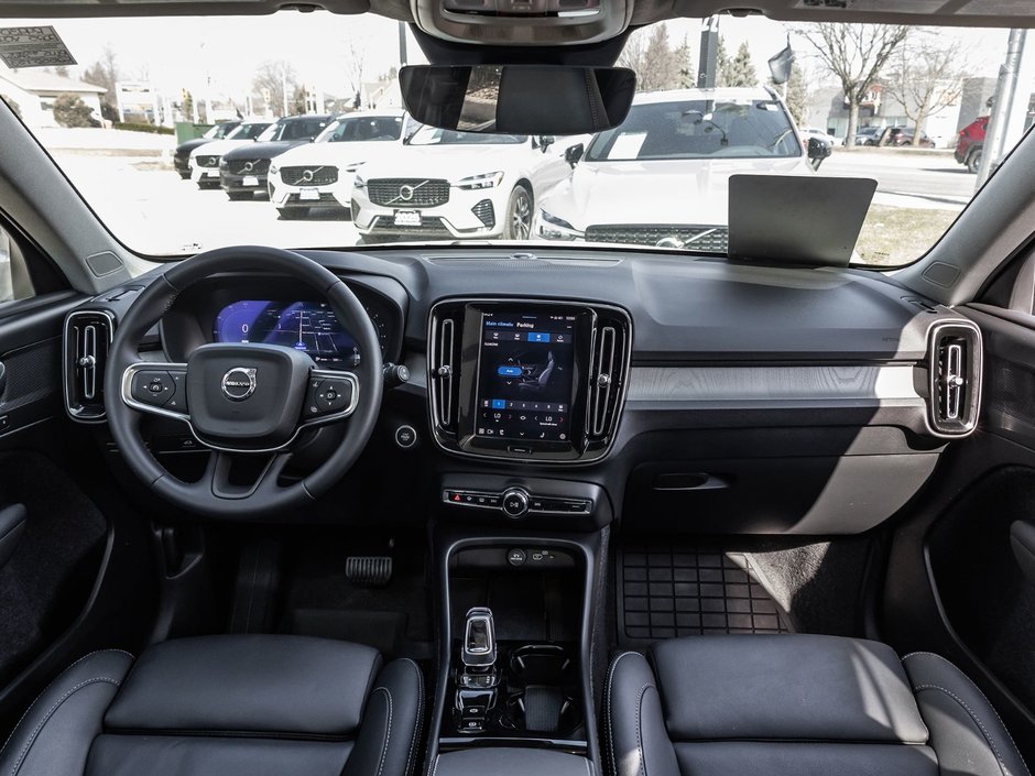 2025 Volvo XC40 Plus Dark Theme-28