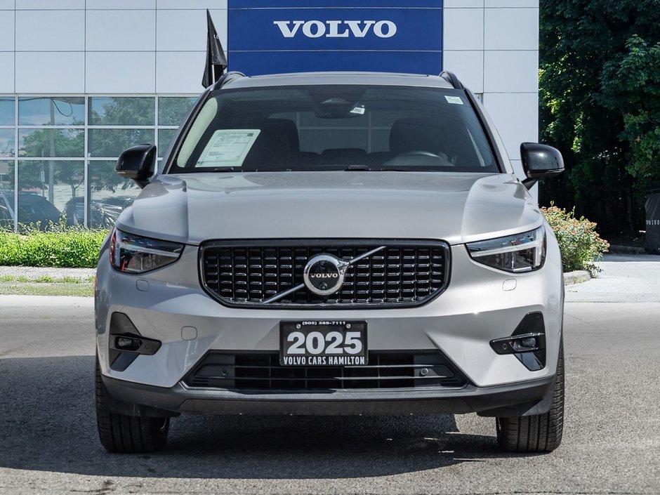 2025 Volvo XC40 Plus Dark Theme-1
