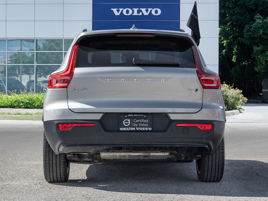 2025 Volvo XC40 Plus Dark Theme-5