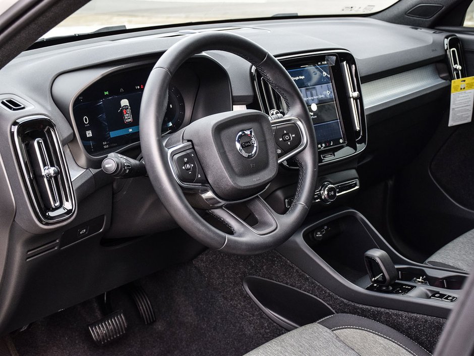 2025 Volvo XC40 Core Bright Theme-18