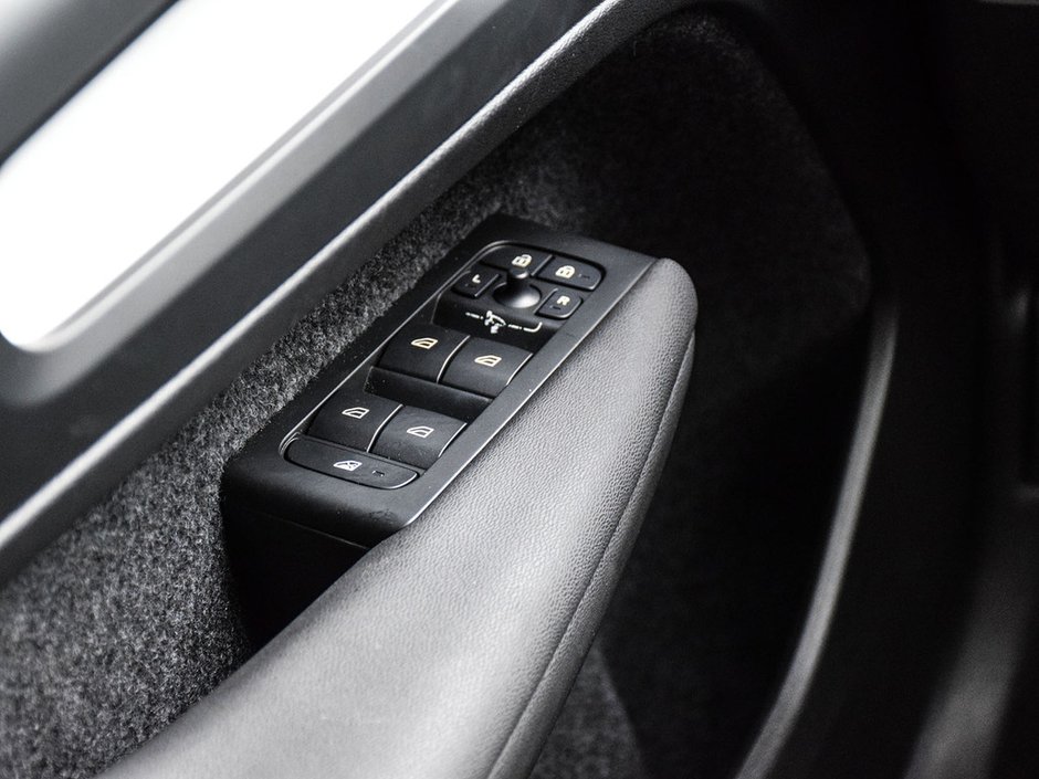 2025 Volvo XC40 Core Bright Theme-12