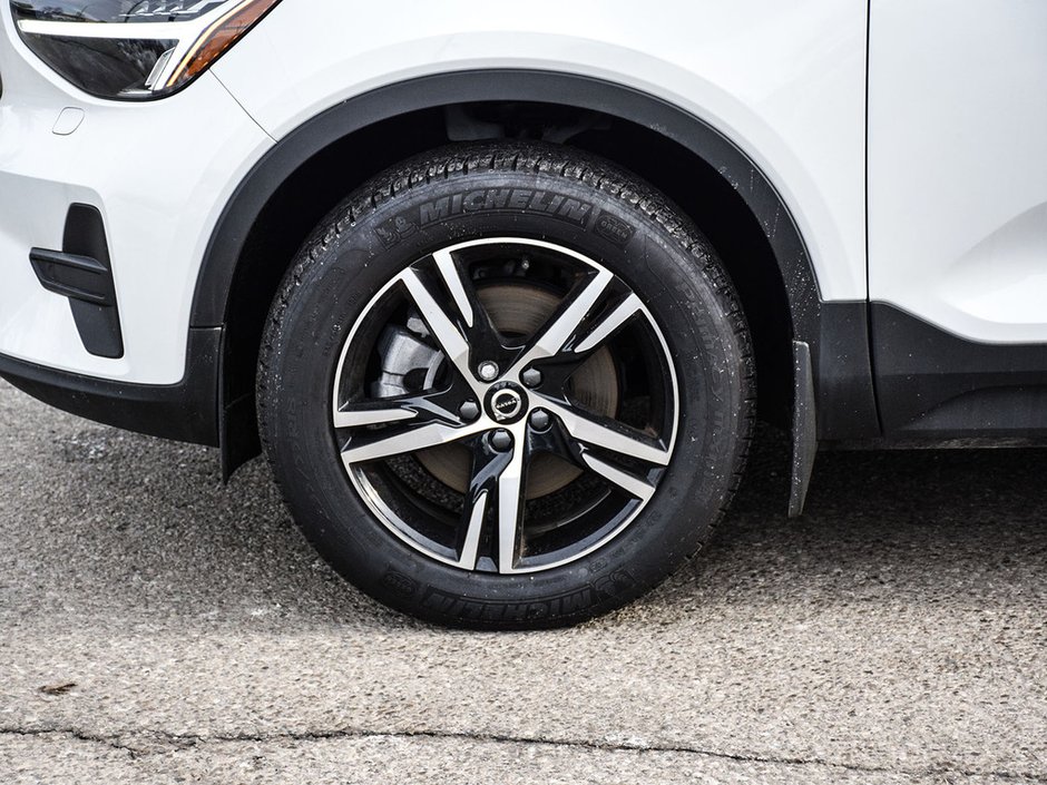 2025 Volvo XC40 Core Bright Theme-4