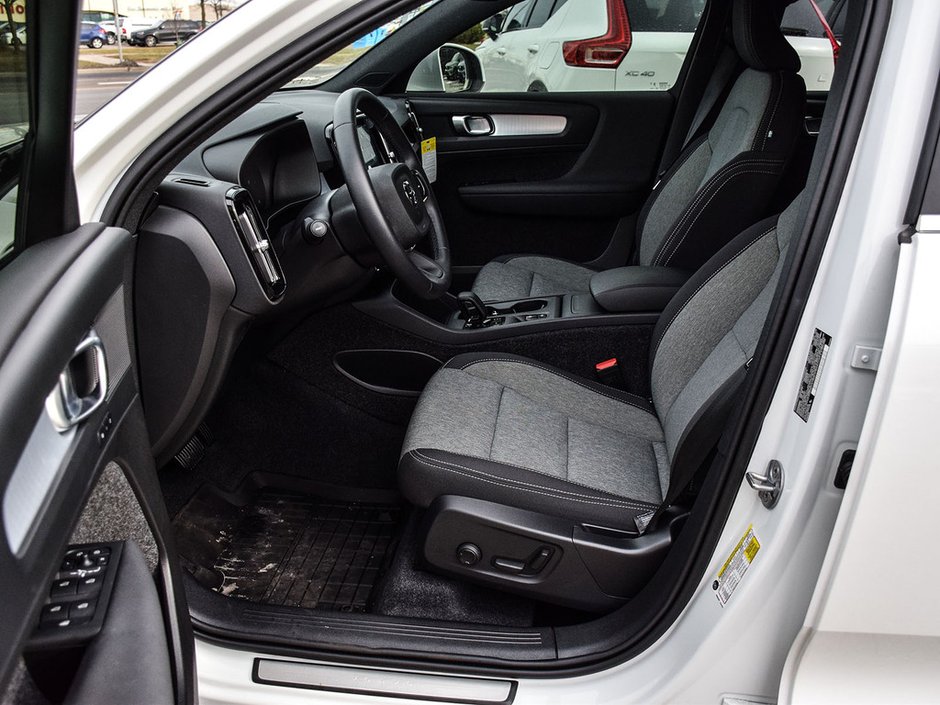 2025 Volvo XC40 Core Bright Theme-19
