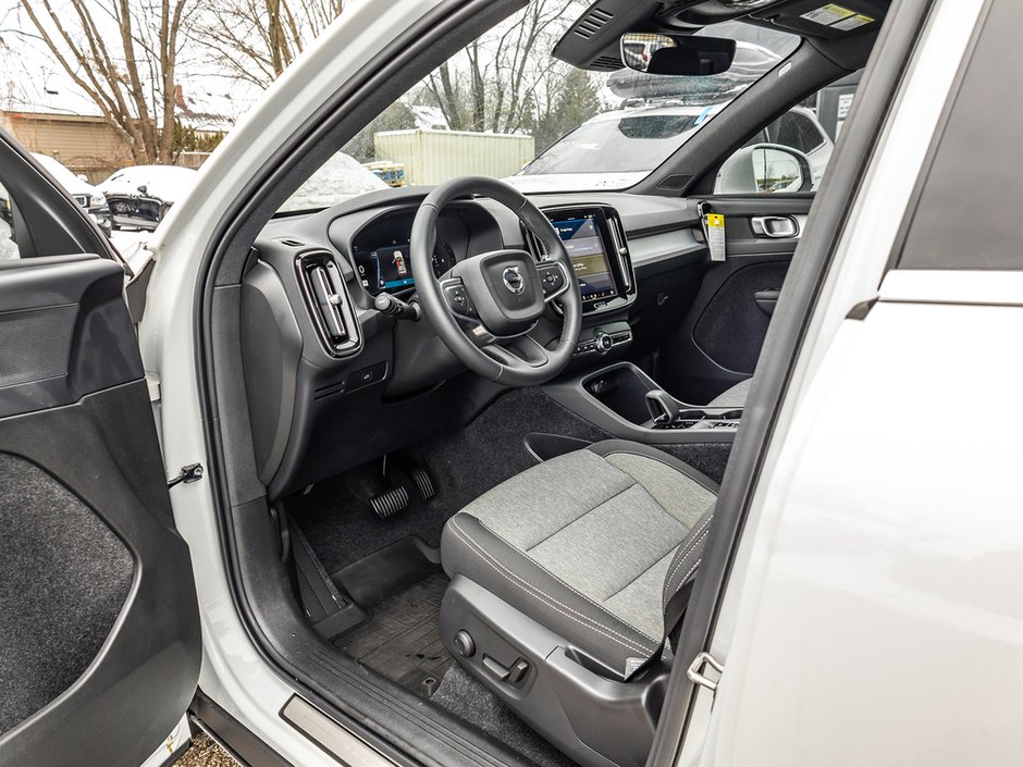 2025 Volvo XC40 Core Bright Theme-6