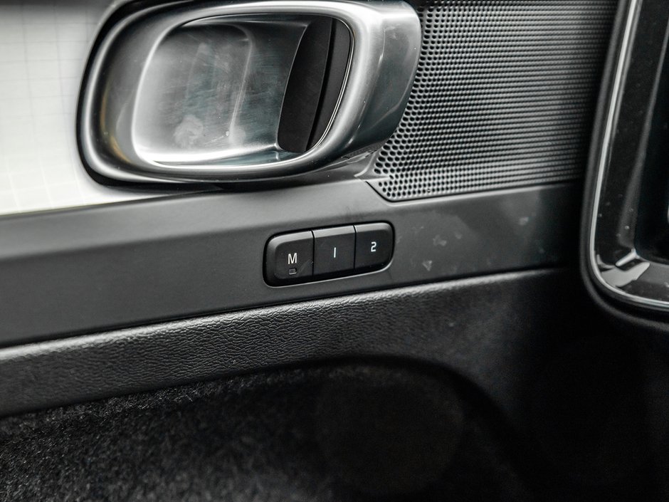 2025 Volvo XC40 Core Bright Theme-15