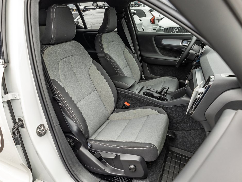 2025 Volvo XC40 Core Bright Theme-21