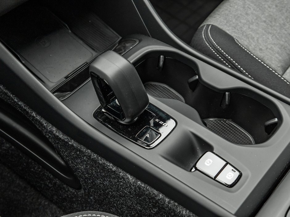 2025 Volvo XC40 Core Bright Theme-16