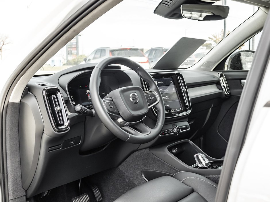 2025 Volvo XC40 Plus Dark Theme-6