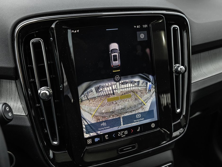 2025 Volvo XC40 Plus Dark Theme-11