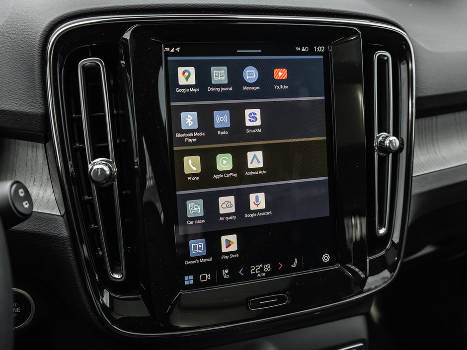 2025 Volvo XC40 Plus Dark Theme-17