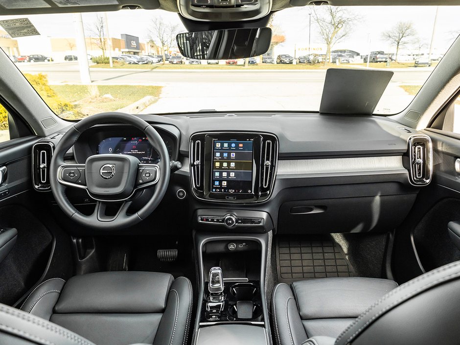 2025 Volvo XC40 Plus Dark Theme-22