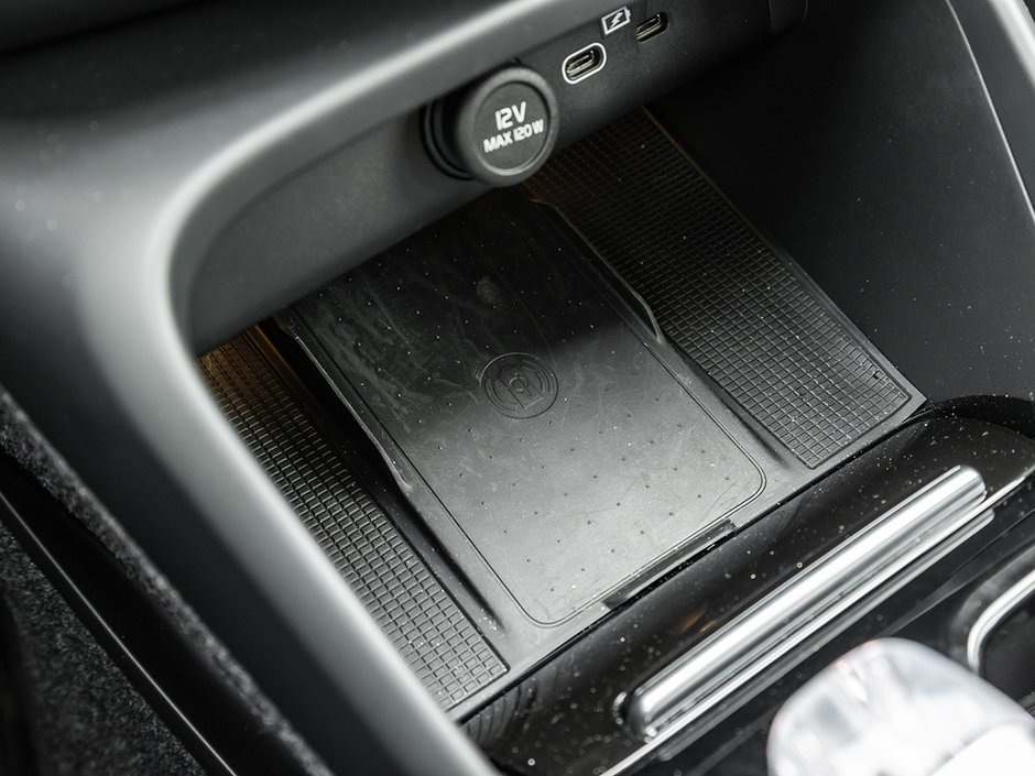 2025 Volvo XC40 Plus Dark Theme-15