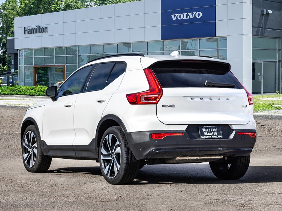 2025 Volvo XC40 Plus Dark Theme-4