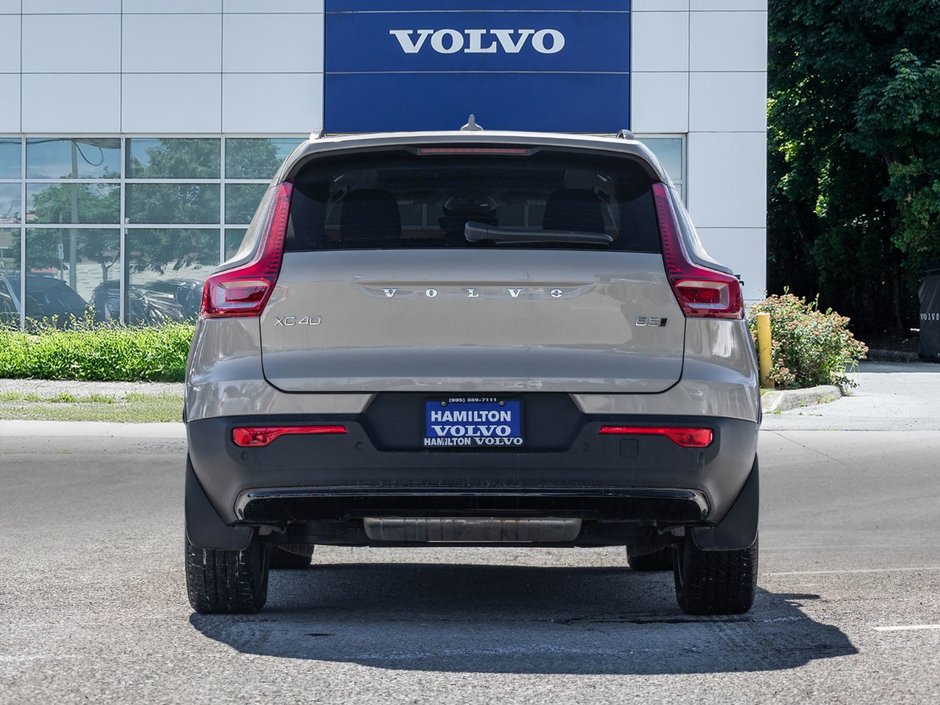 2025 Volvo XC40 Plus Dark Theme-5