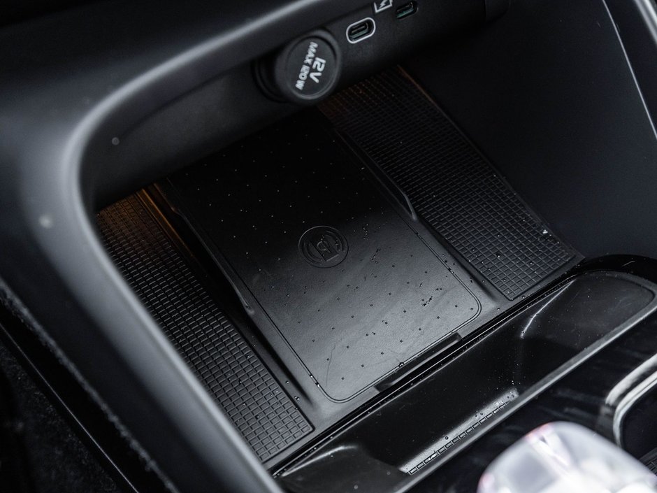 2025 Volvo XC40 Plus Dark Theme-18