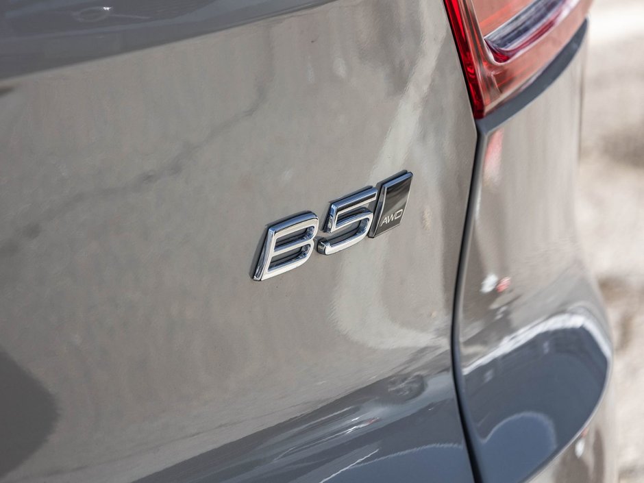 2025 Volvo XC40 Plus Dark Theme-7