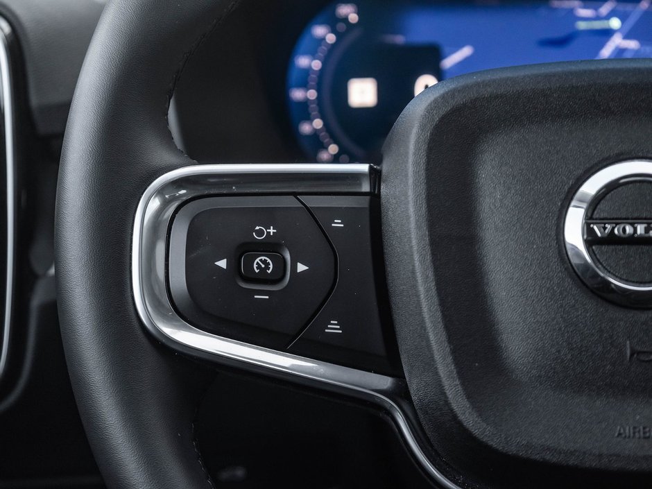 2025 Volvo XC40 Plus Dark Theme-9