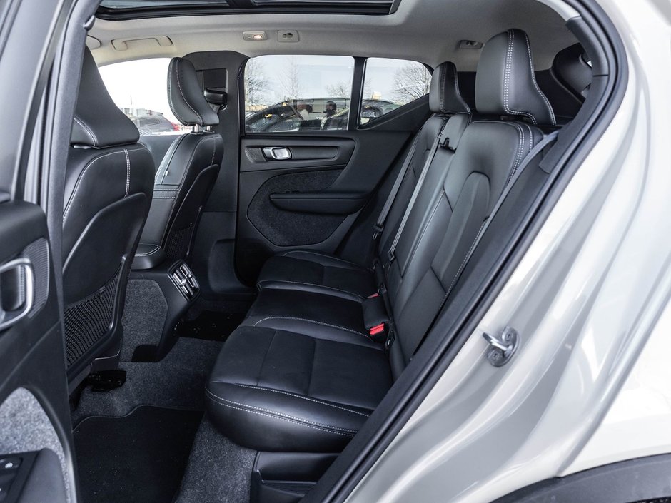 2025 Volvo XC40 Plus Dark Theme-24