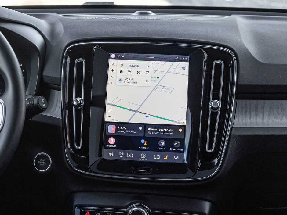 2025 Volvo XC40 Plus Dark Theme-26