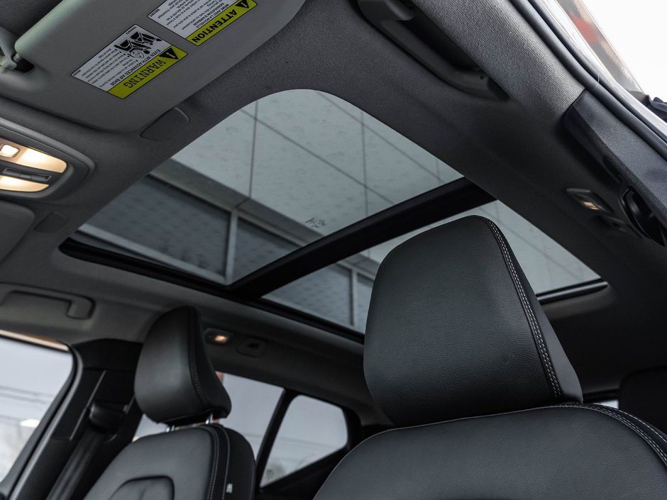 2025 Volvo XC40 Plus Dark Theme-22