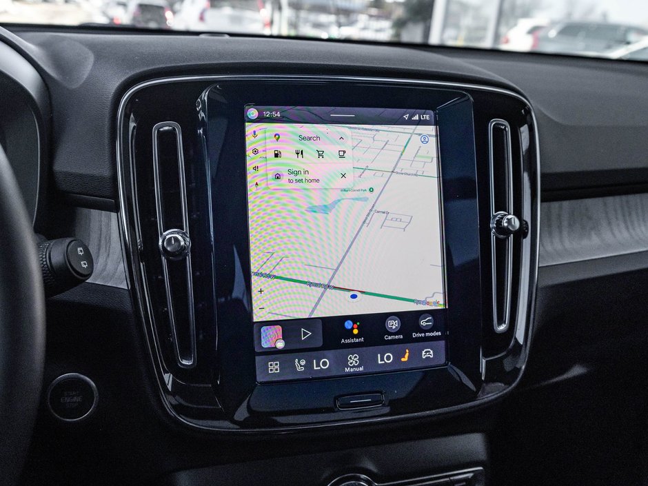 2025 Volvo XC40 Plus Dark Theme-12