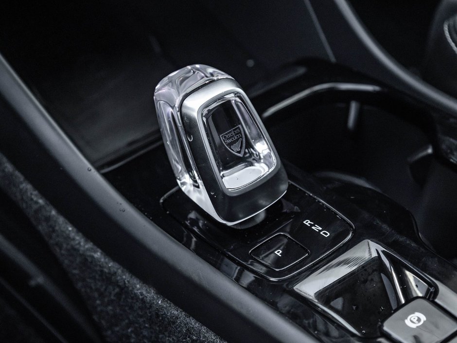 2025 Volvo XC40 Plus Dark Theme-17