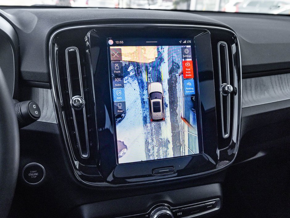 2025 Volvo XC40 Plus Dark Theme-14