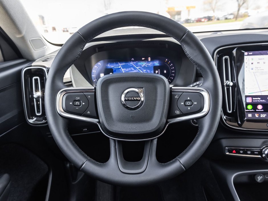 2025 Volvo XC40 Plus Dark Theme-9