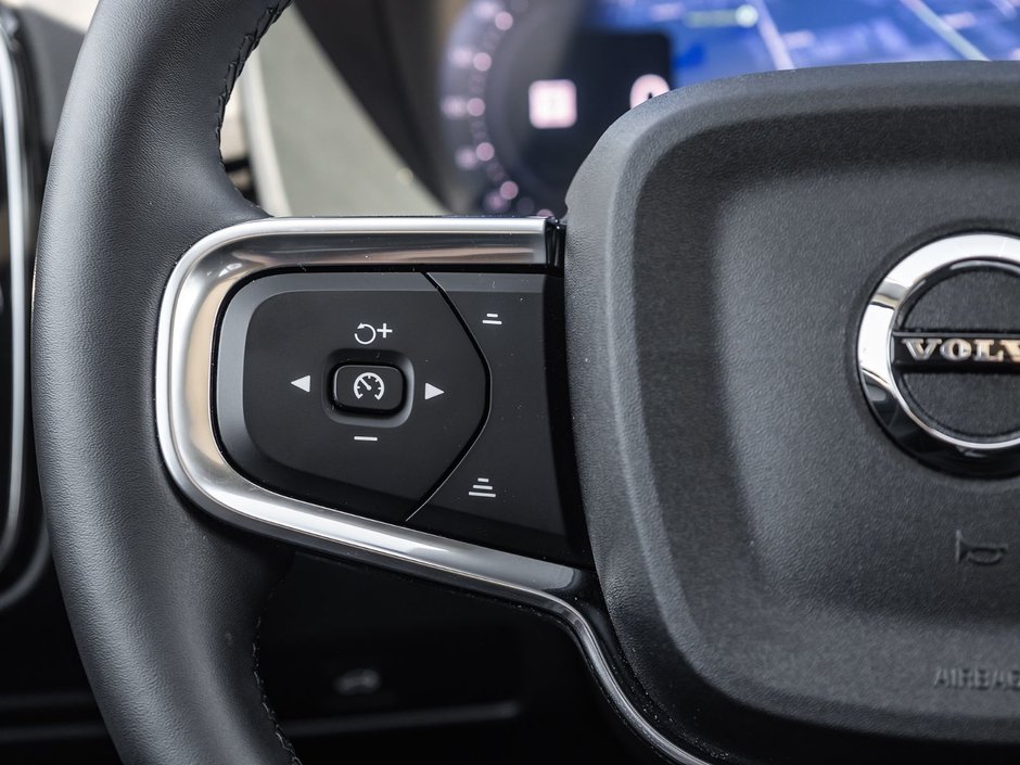 2025 Volvo XC40 Plus Dark Theme-10