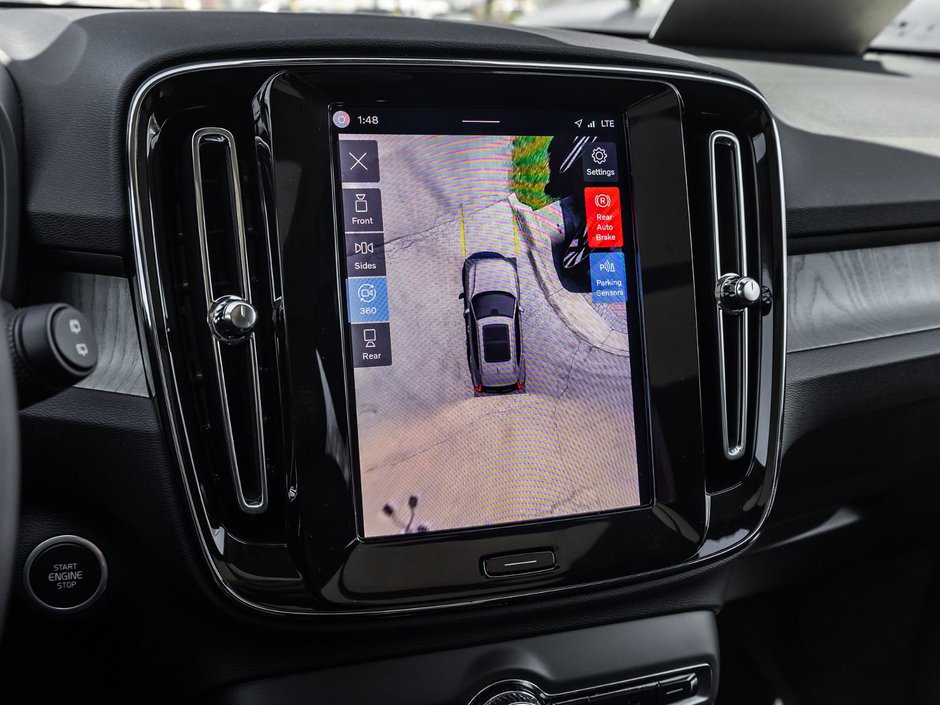 2025 Volvo XC40 Plus Dark Theme-14