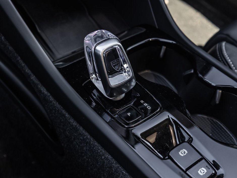 2025 Volvo XC40 Plus Dark Theme-17