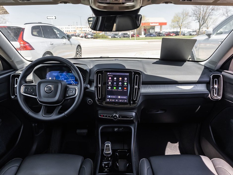 2025 Volvo XC40 Plus Dark Theme-26