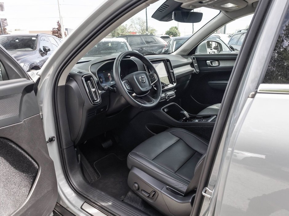 2025 Volvo XC40 Core Bright Theme-21