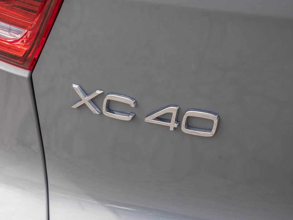 2025 Volvo XC40 Core Bright Theme-6