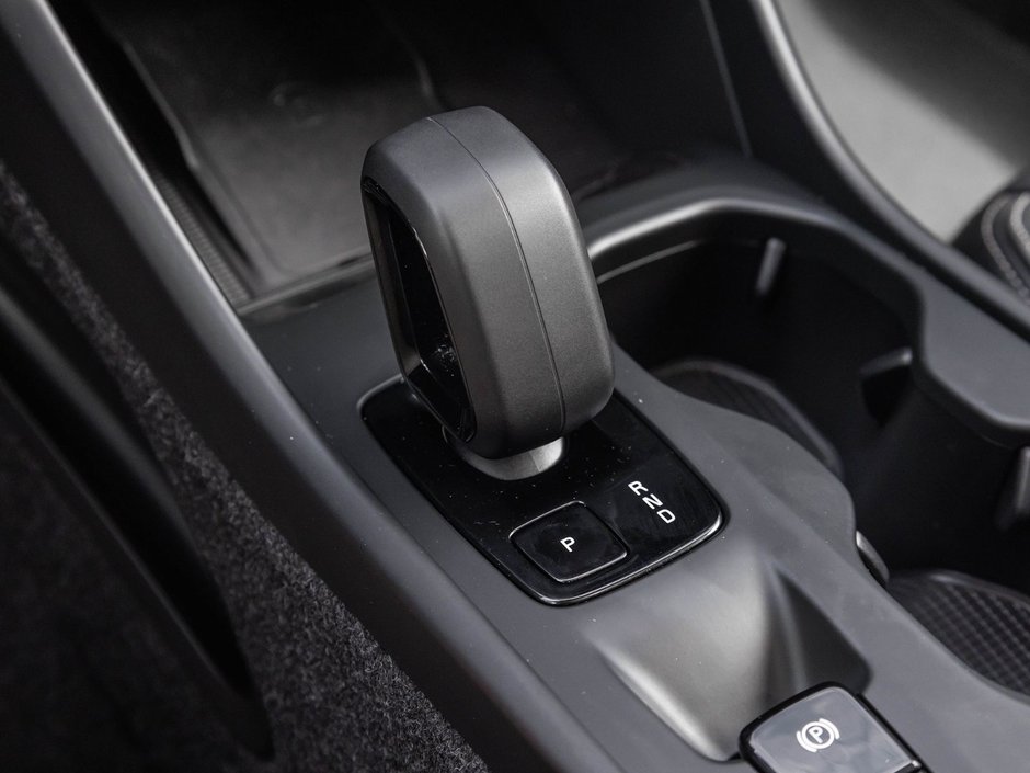 2025 Volvo XC40 Core Bright Theme-13
