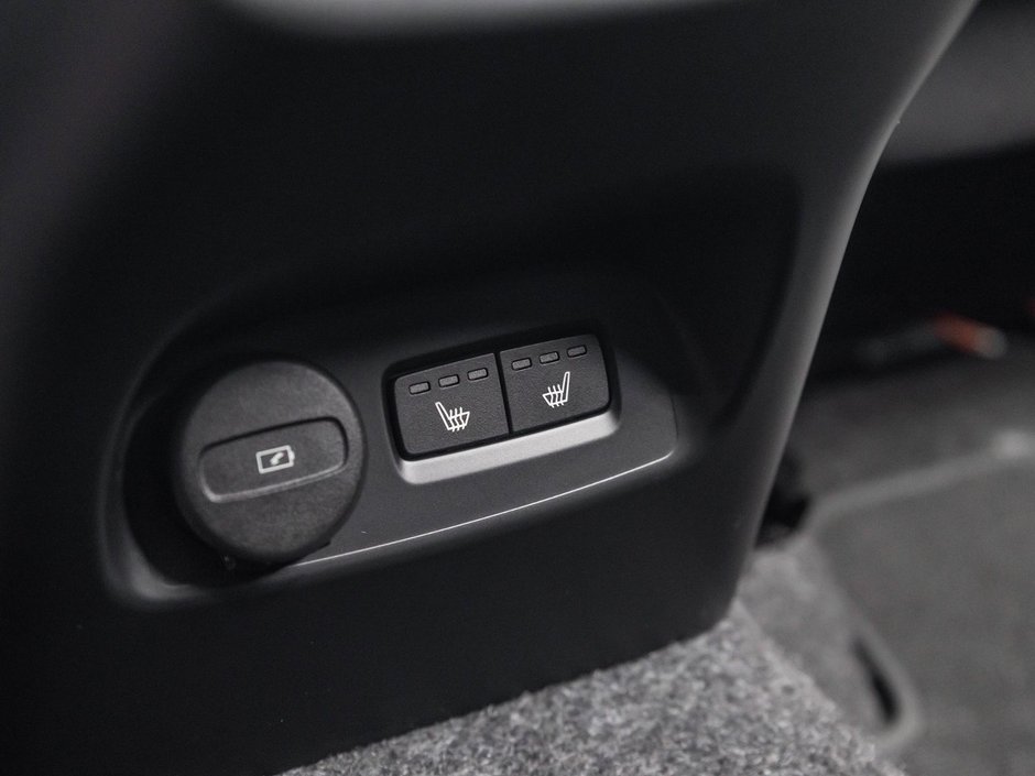 2025 Volvo XC40 Core Bright Theme-25