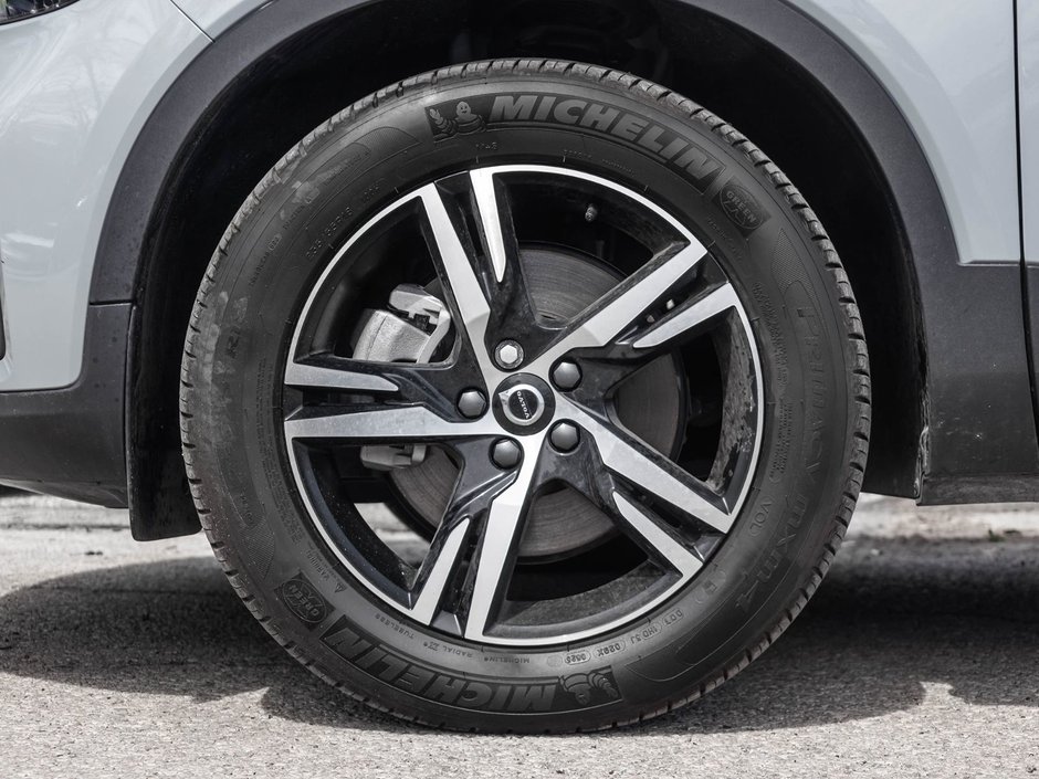 2025 Volvo XC40 Core Bright Theme-2