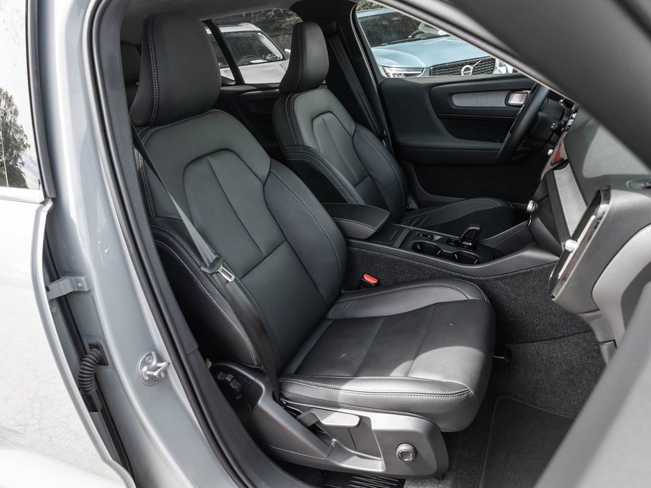2025 Volvo XC40 Core Bright Theme-22