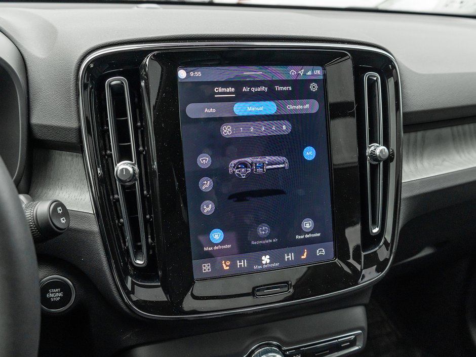 2026 Volvo XC40 Plus Dark Theme-17