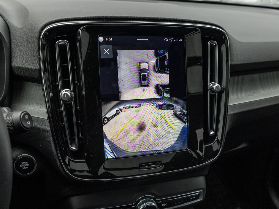 2026 Volvo XC40 Plus Dark Theme-12