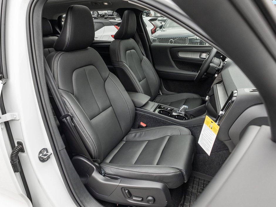 2026 Volvo XC40 Plus Dark Theme-20